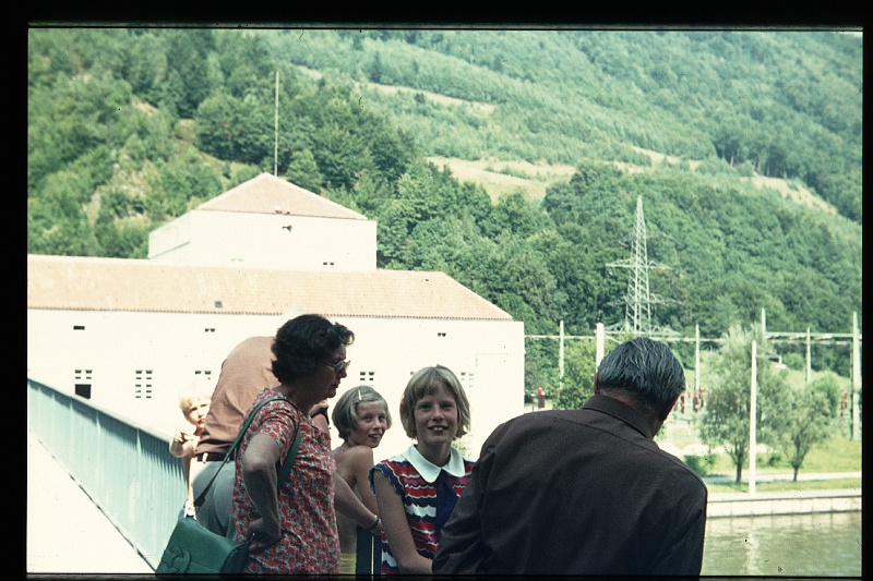 09.Jochenstein  aug 1973 Rino,Ilse,Brigitte,Marion.JPG
